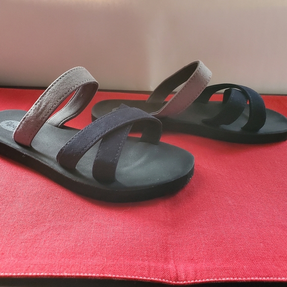Floopi Sandals - Picture 2 of 3